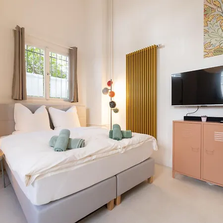 Great 1-Room Loft